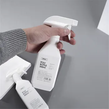 300 / 500ml Nagy kapacitású spray-palackok Fehér műanyag hordozható folyadékadagoló tartályok Háztartási öntözőpalackok újratölthető