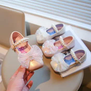 Hercegnő cipő lányoknak 2023 Divat új gyermek puha talpú piros bőrcipő kislányoknak masni egyszemélyes cipő